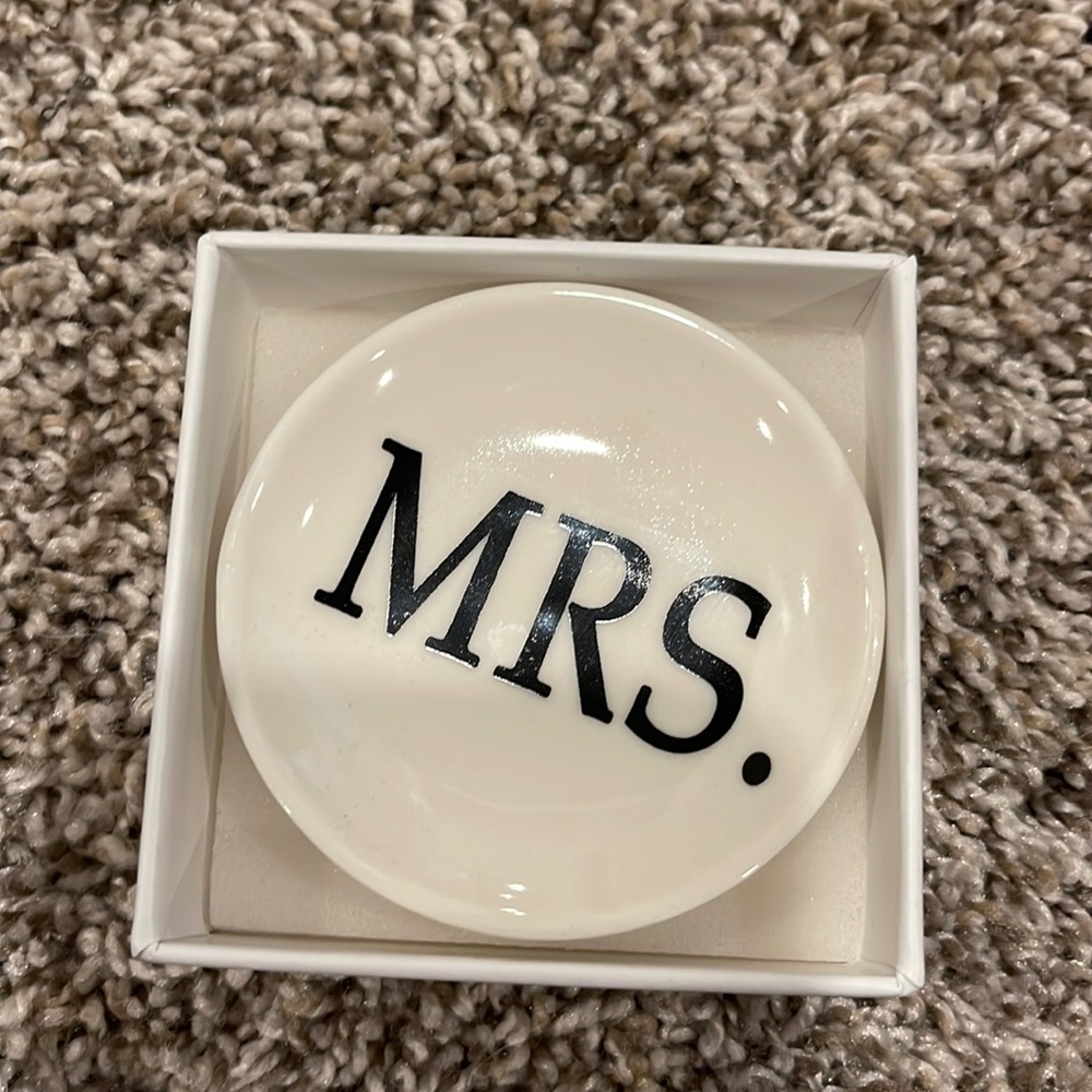 Mrs ceramic ring dish
